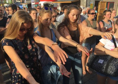 Het publiek gaat in hypnose