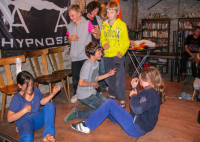 Tieners onder hypnose
