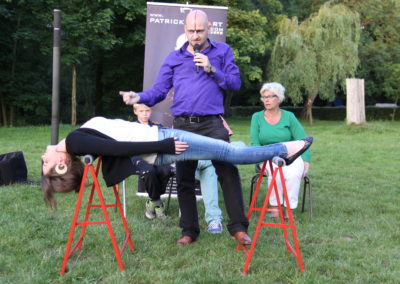 Hypnoseshow in de tuin en thuis